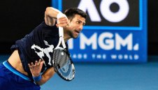 Имиграционния министър на Австралия нападна Джокович