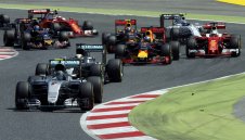 Люис и Нико се удариха в Испания!