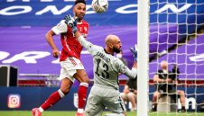 Контрактът на Оба ще е потвърден до дни