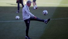 Хайнкес казал на Хьонес, че няма смисъл да му прави стриптийз