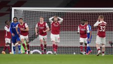 Вратар закопа Арсенал срещу Евертън