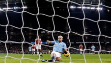 Може би играх с ръка, призна Агуеро