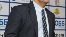 Свилен Нейков се забърка с каратисти