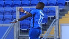 Левски чака милиони: Трансферът на Робърта още "виси"