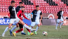 Локо Пд "върза" защитник