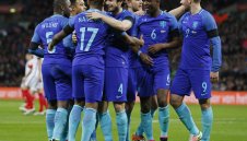 Прекрасни "лалета" разцъфнаха на "Уембли" + ВИДЕО