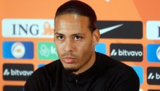 Ван Дайк сдаде капитанската лента на Нидерландия