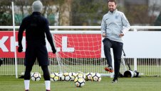 Саутгейт открехна вратата за Уилшър: За никого не е късно 