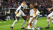 Цял мач мачкане на "лалета": Германия би само с 1:0