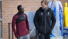 Шиърър: Ливърпул не трябва да получава титлата