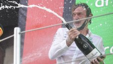 Ратклиф наля 1.3 млрд. лири в Юнайтед, но е в капан?