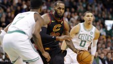 Бостън удари Кавалиърс, ЛеБрон бесен