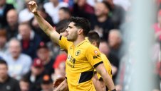 Артилеристите все още гледат към халф на Вълците