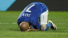 Рома и Милан в вкопчиха в битка за Дзадза