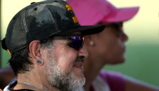 Марадона се забърка в нов скандал, заплашва журналист