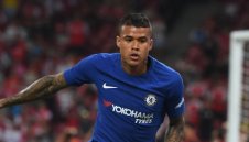 Челси прати Кенеди вкъщи