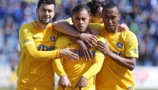 Две дузпи, червен картон и седем гола при успех на Левски над Верея