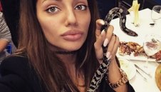 Жената на Благо Колизеума се фука със 120 чифта обувки + СНИМКИ