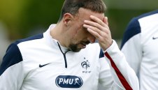 Двоен удар срещу Франция