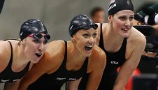 Машина за медали в плуването каза "Стига"