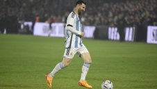 Скалони викна Меси в националния 