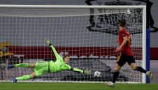 Ирония: Нойер с рекорд след боя от Испания с 0:6