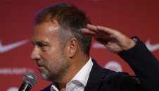 Флик: Барса ще играе красиво! Не съм далеч от Пеп и Кройф