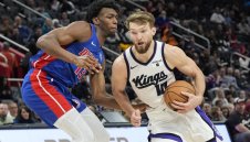 Везенков пак на пейката, Сакраменто бие