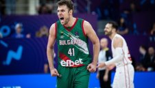 Куп признания за Везенков, изпреварва суперзвезди