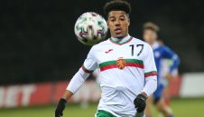 Български национал се разписа в Англия