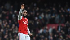 Рап с райски газ: Лаказет забърка скандал + СНИМКА