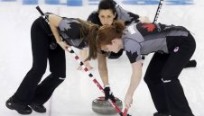 Канадките продължават да мачкат на кърлинг