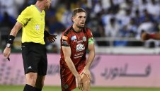 Хендерсън, бършейки сълзите си с пари: Защо ме освирквате?