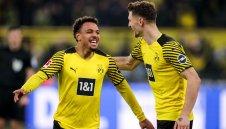 Дортмунд се измъчи, но притисна Байерн до стената