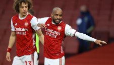 Арсенал се разделя с Давид Луис