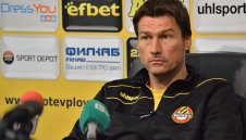 Треньорът на Ботев хвърли оставка