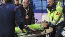 Акинфеев избегна тежки травми след удара от фойерверка