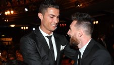 Лудост! Пике събира Роналдо и Меси в Барса