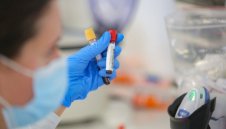 4737 нови болни от COVID-19, броят на настанените в болни расте