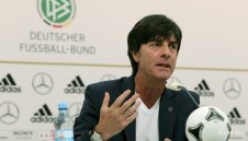 Льов вади Боатенг от титулярите