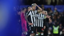 Първа сензация на Боксинг Дей! Бивша сврака попиля Нюкасъл за шеметен обрат