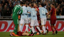 Червен картон, две греди и здрава битка на Лацио – Рома