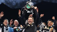 Мениджърът на Нюкасъл приет в болница