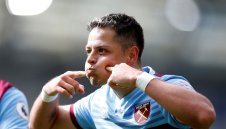 Севиля преговаря с Уест Хям за Чичарито, може да го привлече съвсем скоро