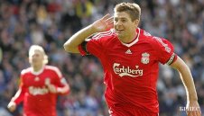 Джерард се моли за късмет на Световното