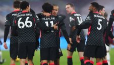 Ливърпул отново мачка, Юнайтед и Сити треперят