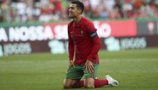 Ужас: Бугати-то на Роналдо се разби в стена с газови бутилки + СНИМКА