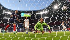 Германските "старци" вече са играчка за "петлите"