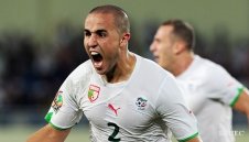 Звездата на Алжир сигурен, че може да опази Уейн Рууни