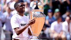 "Ушатата" пристигна в Париж